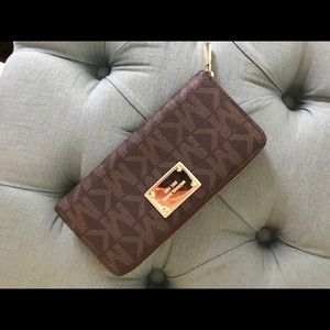 Michael Kors Leather Logo Monogrammed Wallet